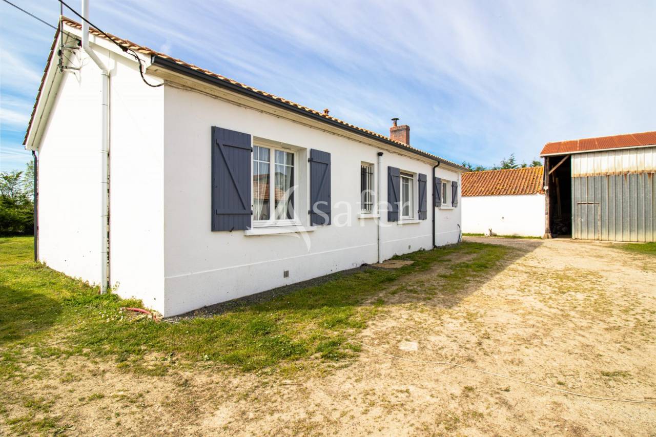 Equestrian property  Vend&eacute;e