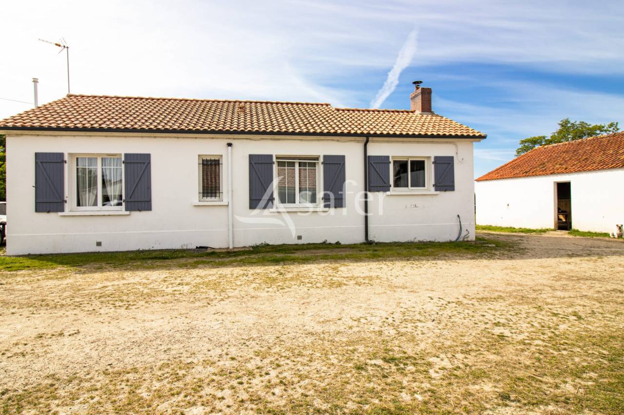 Equestrian property  Vend&eacute;e