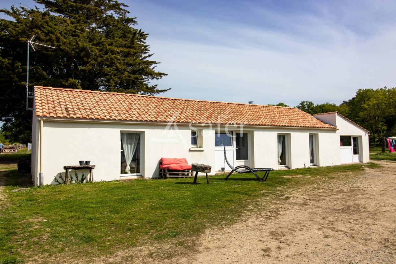 Equestrian property  Vend&eacute;e