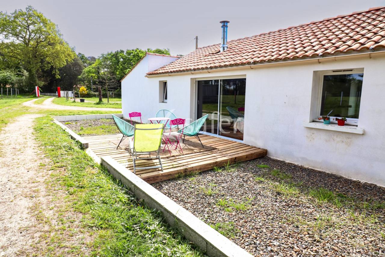Equestrian property  Vend&eacute;e