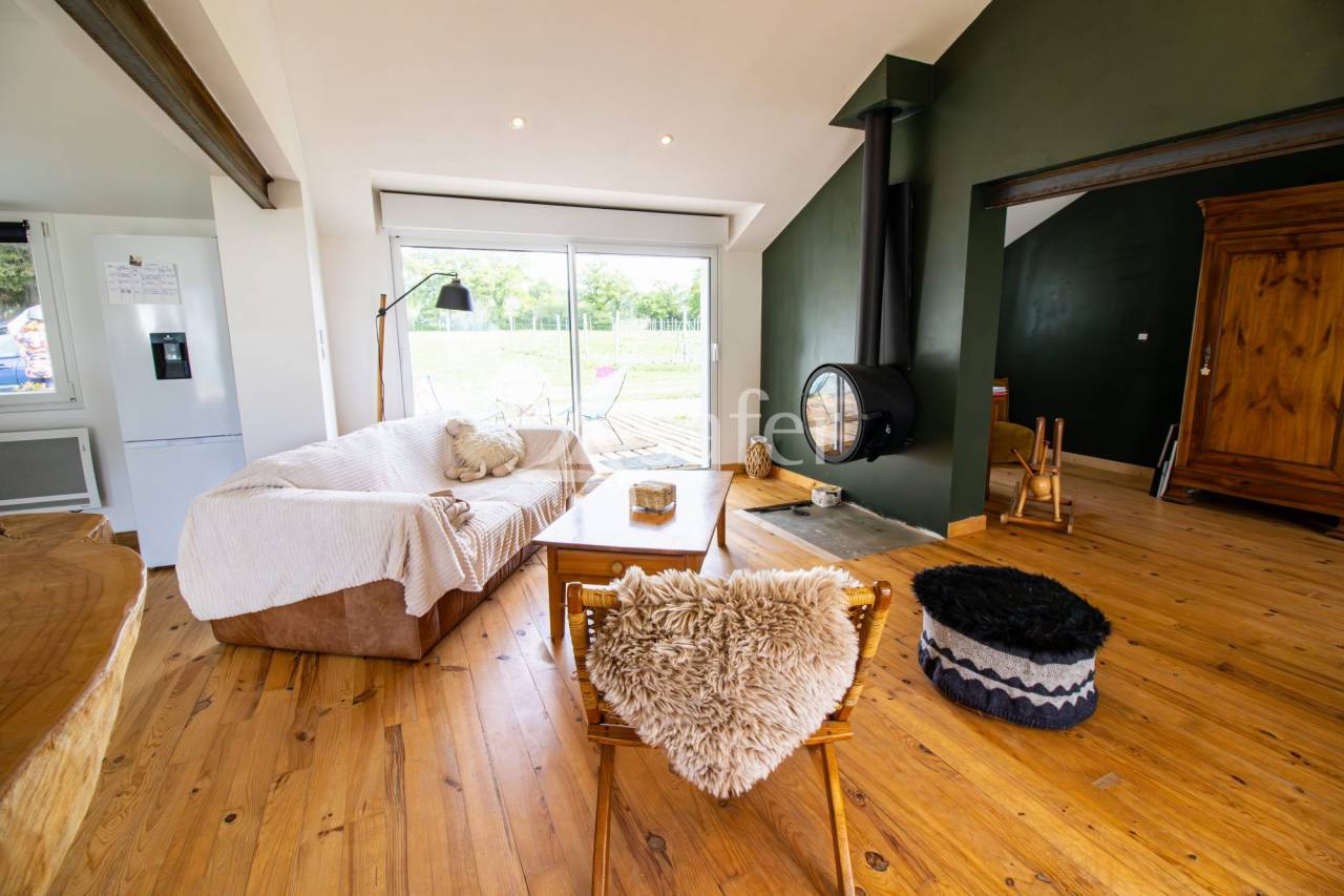 Equestrian property  Vend&eacute;e