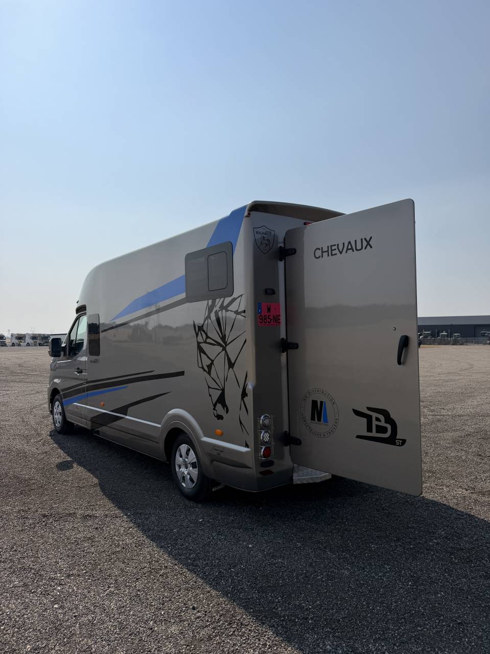 Horsebox HGV Barbot LS5 Renault master  2026 New