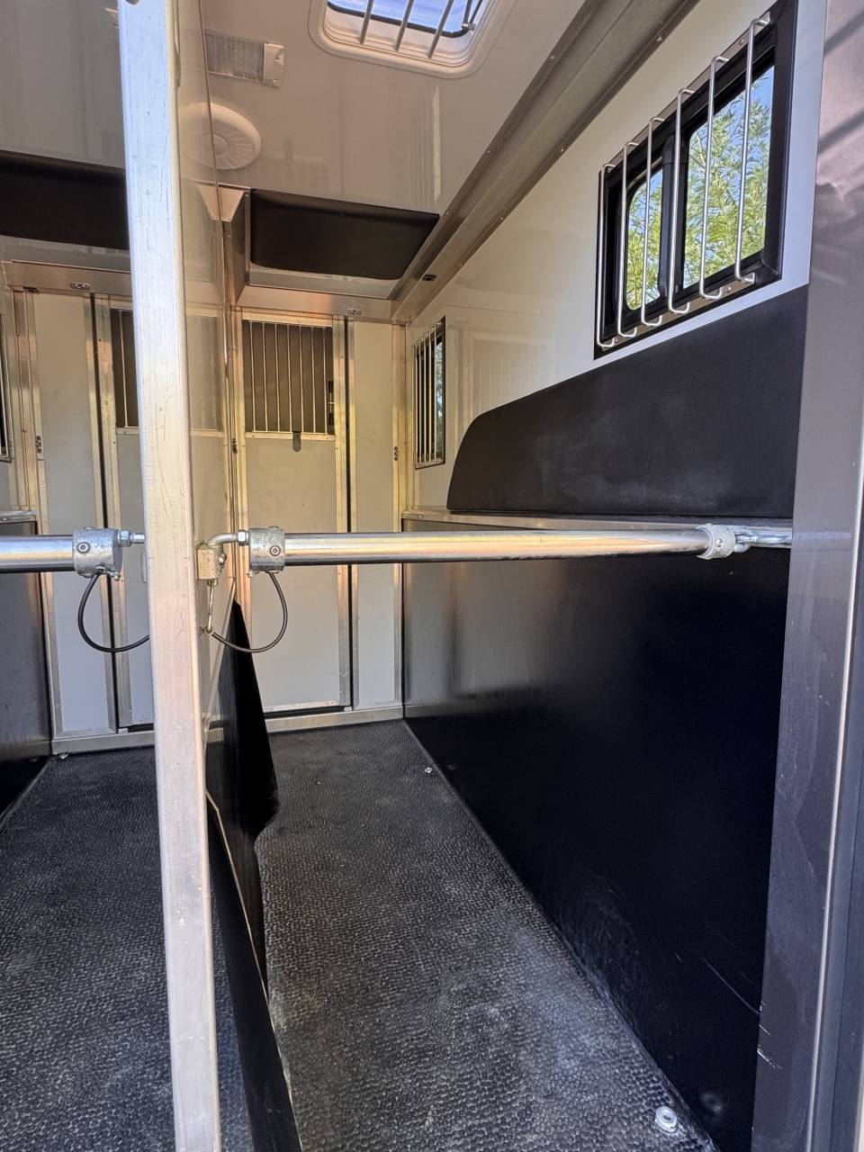 Horse trailer - Other brand - MTM INOVAN 2 Stalls 2024 Used