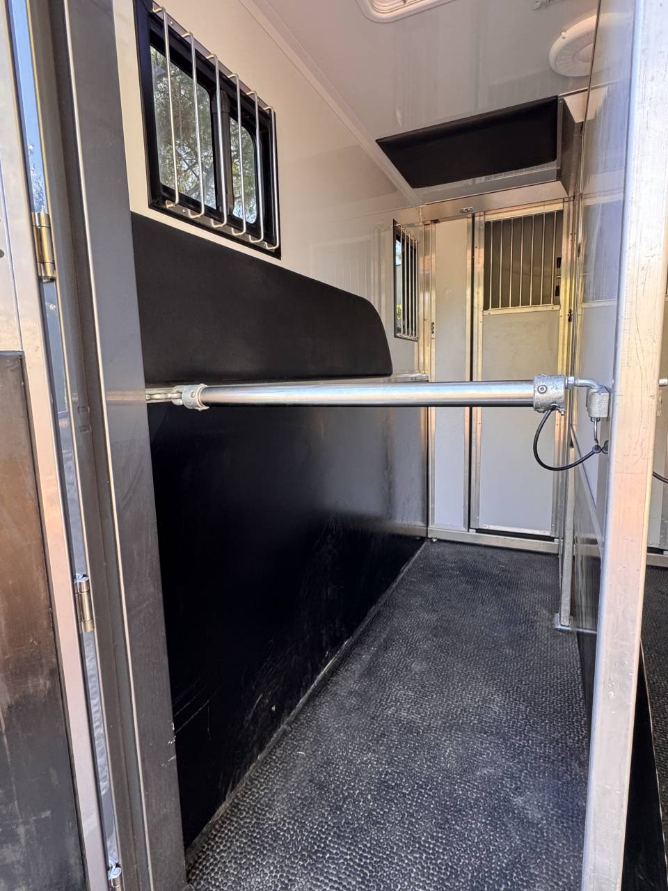 Horse trailer - Other brand - MTM INOVAN 2 Stalls 2024 Used