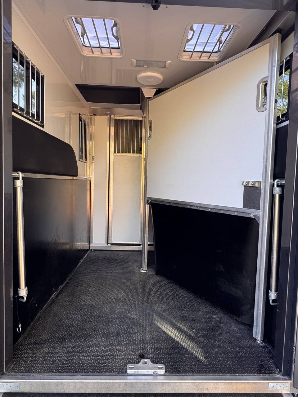 Horse trailer - Other brand - MTM INOVAN 2 Stalls 2024 Used
