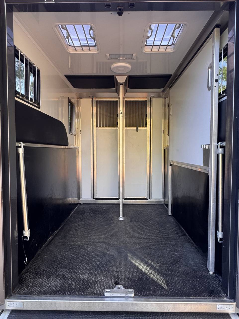 Horse trailer - Other brand - MTM INOVAN 2 Stalls 2024 Used