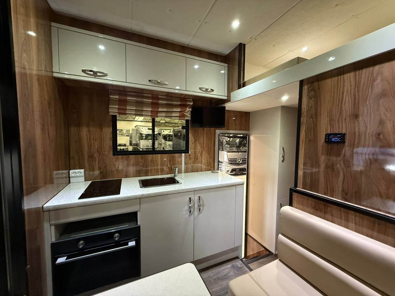Horsebox NON-HGV Iveco living 2017 Used
