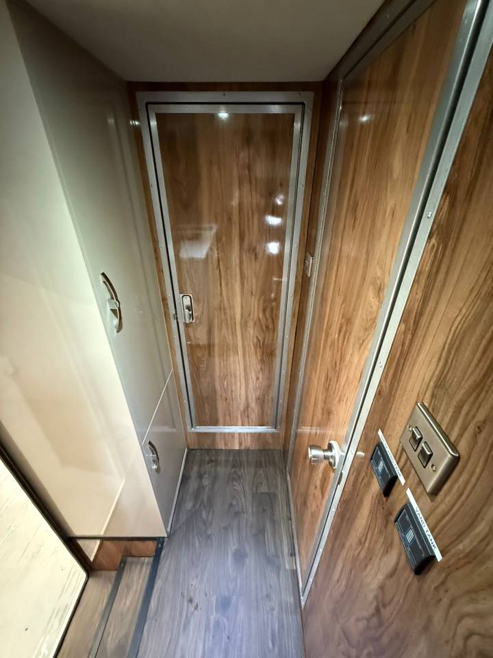 Horsebox NON-HGV Iveco living 2017 Used