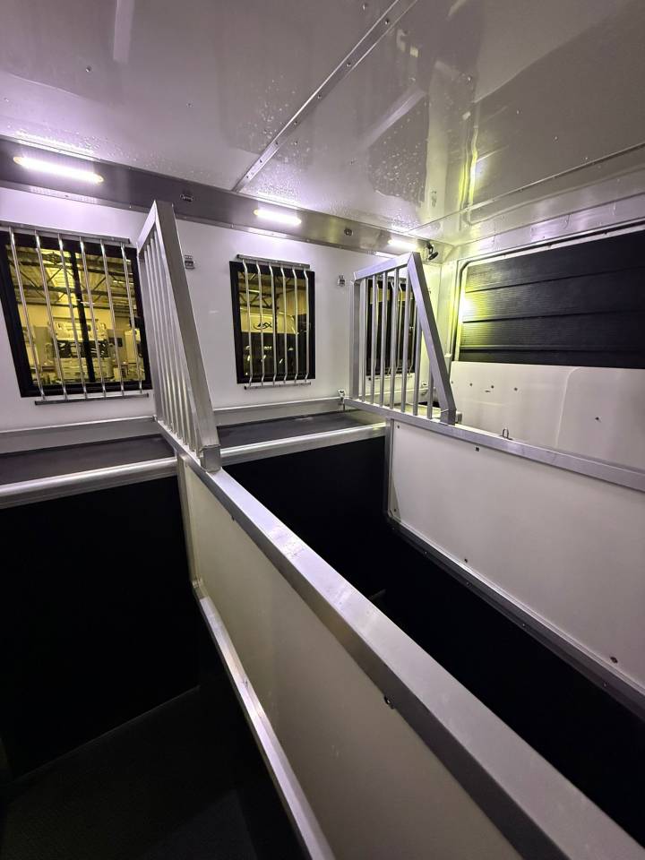 Horsebox NON-HGV Iveco living 2017 Used