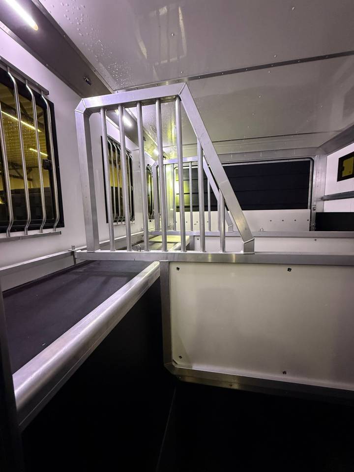 Horsebox NON-HGV Iveco living 2017 Used