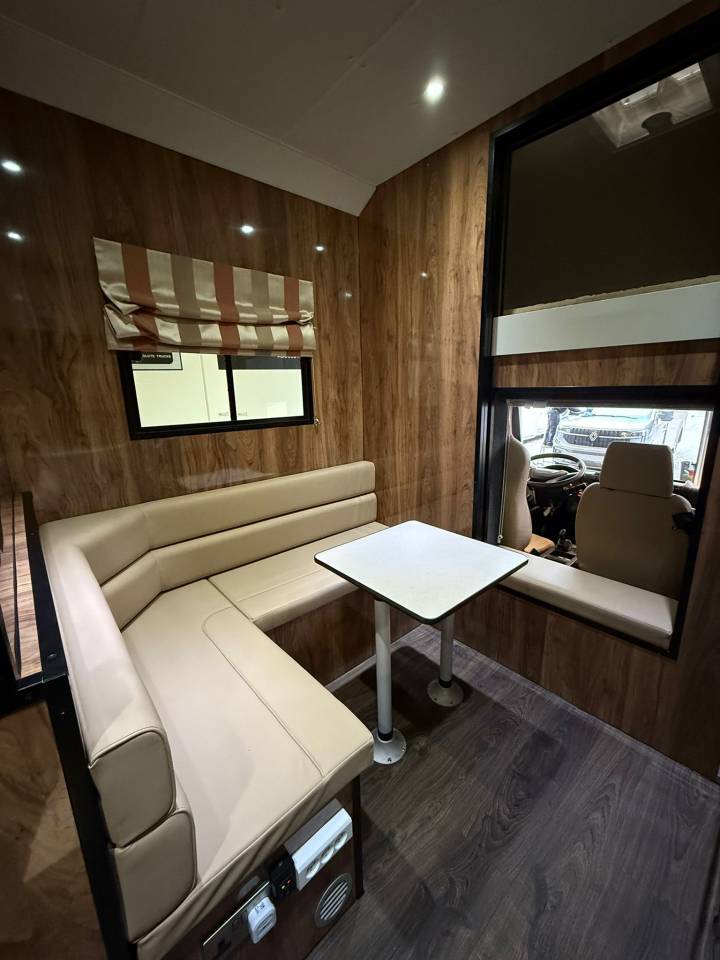 Horsebox NON-HGV Iveco living 2017 Used