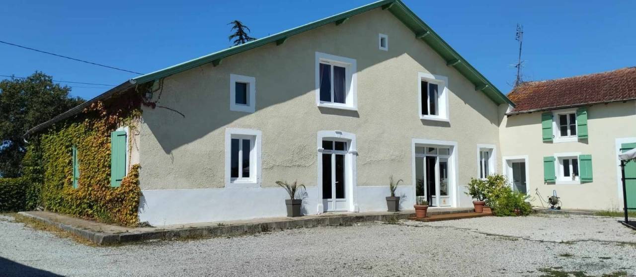 Luxurious equestrian property  Landes