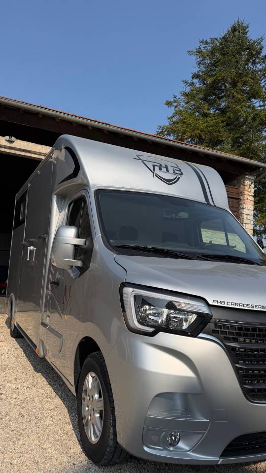 Horsebox HGV Renault Master  2025 Used