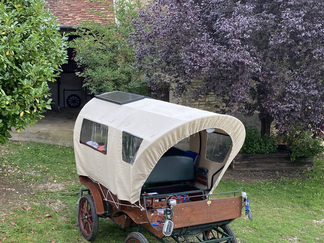 Carriage - Chariot   
