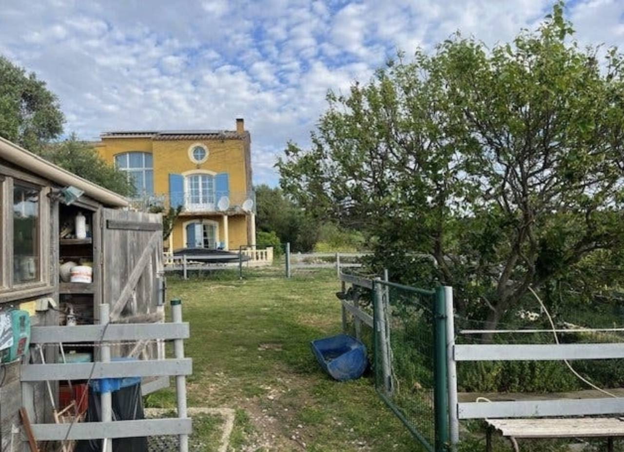 Luxurious equestrian property  Aude