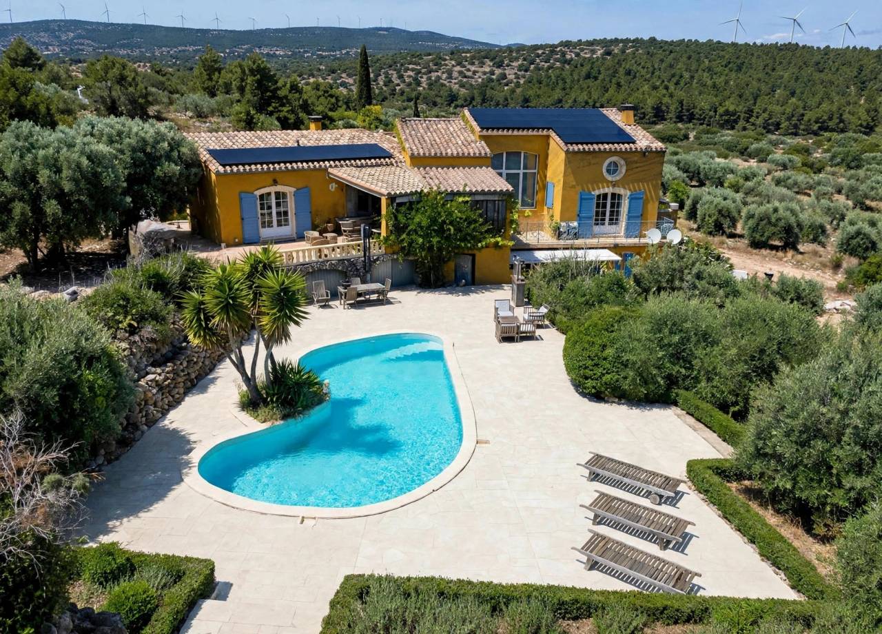 Luxurious equestrian property  Aude