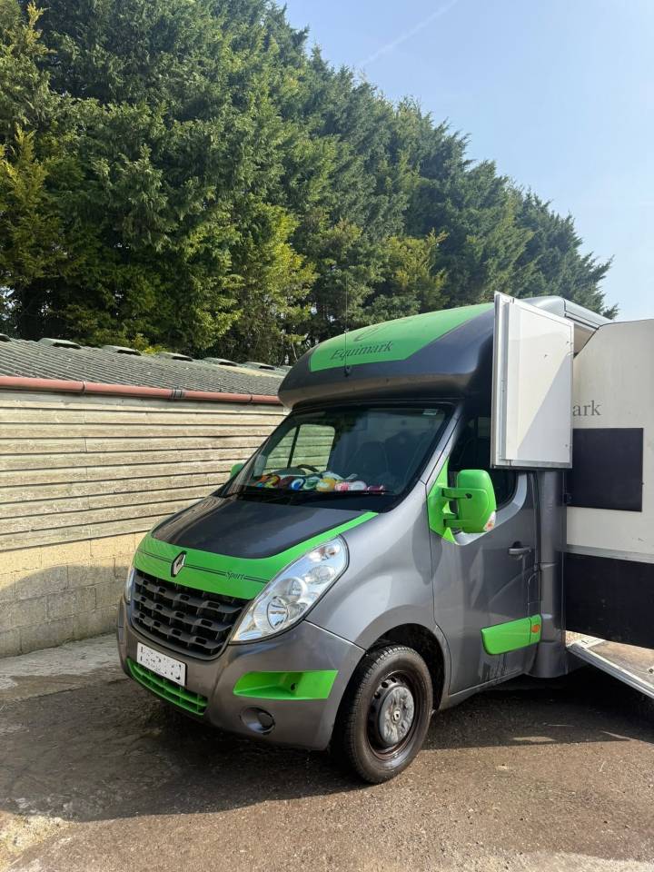 EQUIMARK sport horsebox Renault Master 3.5T