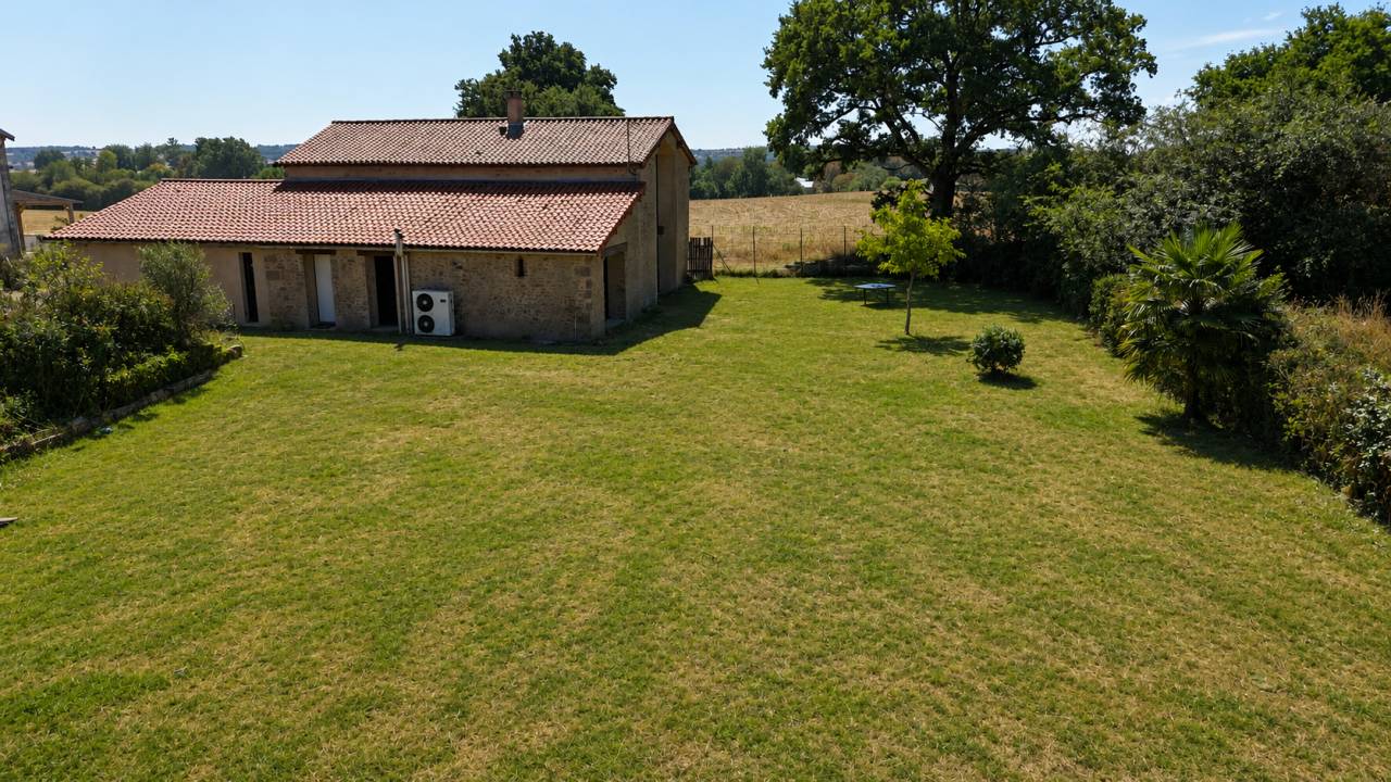 Equestrian property  Vend&eacute;e