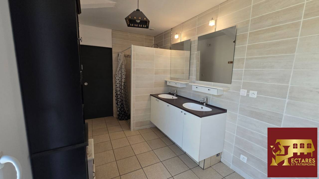 Equestrian property  Vend&eacute;e