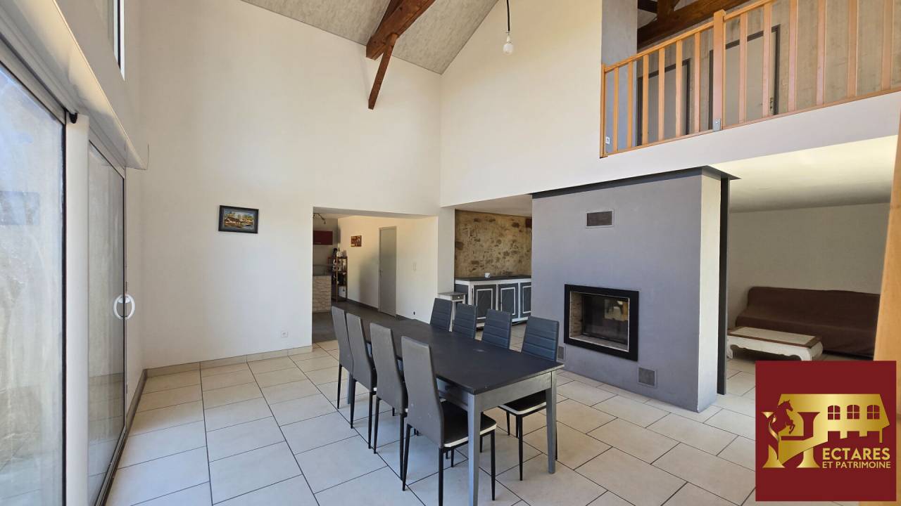 Equestrian property  Vend&eacute;e