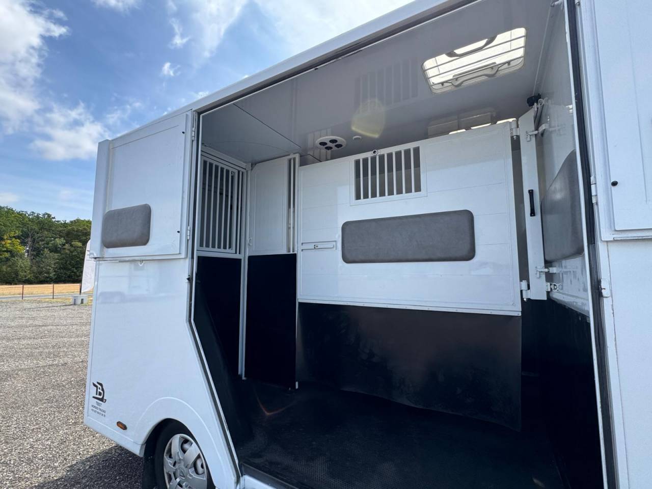 Horsebox HGV TBST RENAULT MASTER 2023 Used