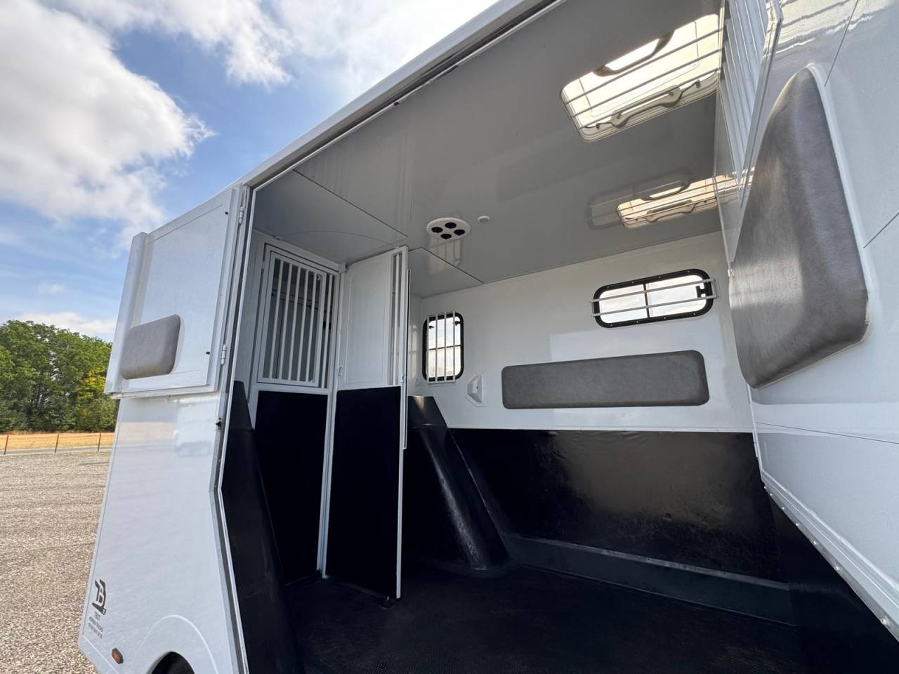 Horsebox HGV TBST RENAULT MASTER 2023 Used