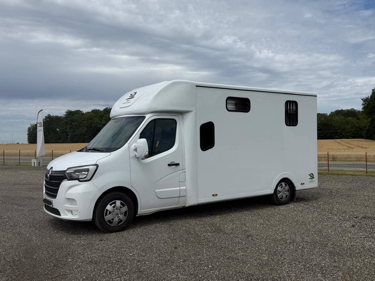 Horsebox HGV TBST RENAULT MASTER 2023 Used