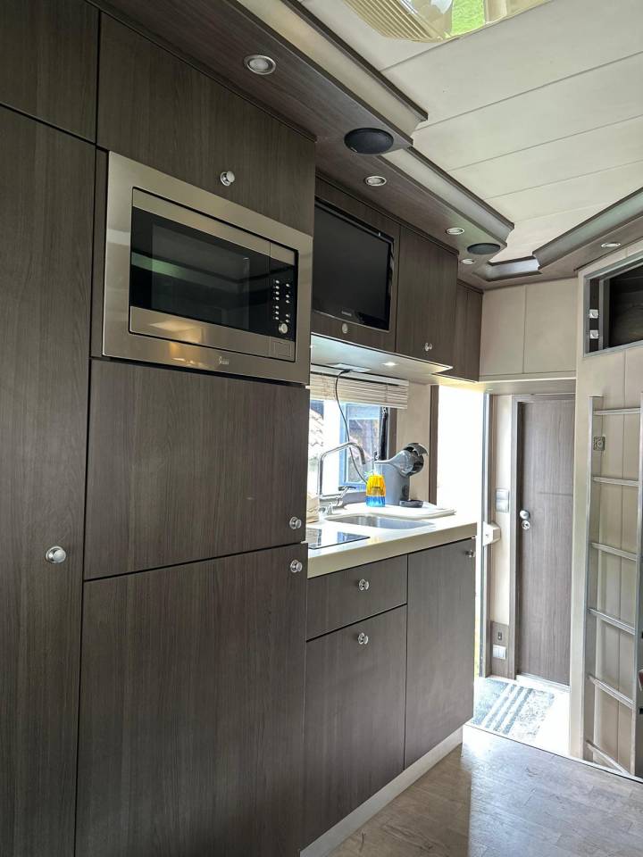 Horsebox NON-HGV Iveco IVECO EUROCARGO 160E28 STX POP OUT 2010 Used