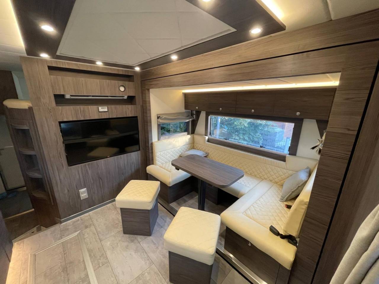 Horsebox NON-HGV Scania SCANIA P360 DICKENHERR POP OUT 2014 Used