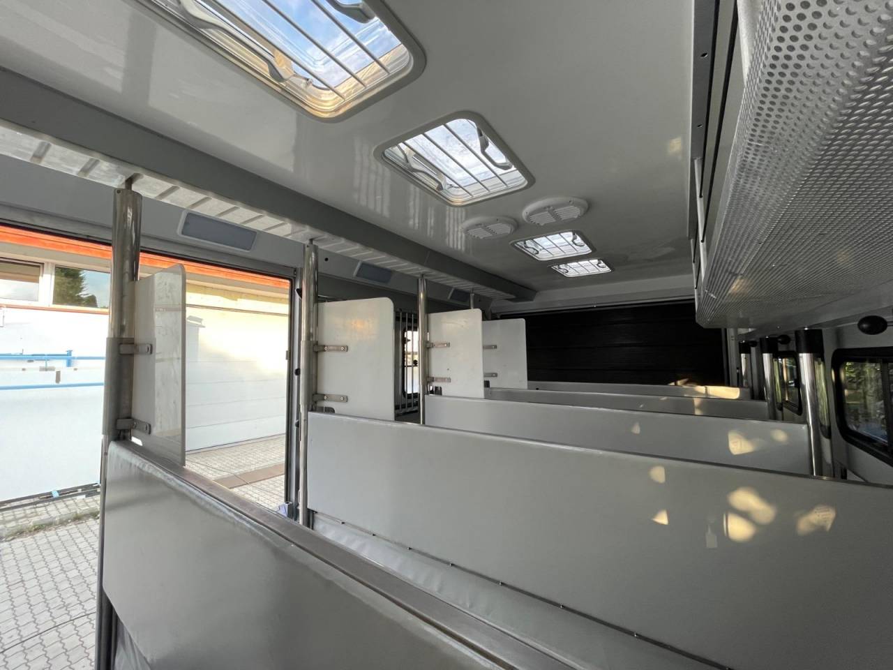Horsebox NON-HGV Scania SCANIA P360 DICKENHERR POP OUT 2014 Used
