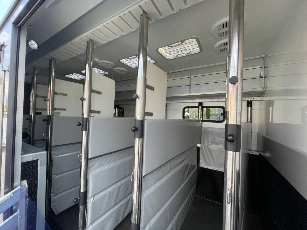Horsebox NON-HGV Scania SCANIA P360 DICKENHERR POP OUT 2014 Used