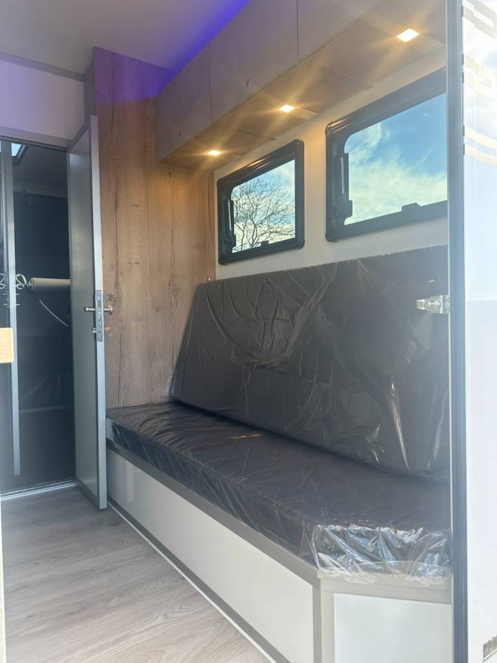 Horsebox NON-HGV Iveco IVECO DAILY 50.210 MSG STABLEHOPPER XXL PLUS 2026 New