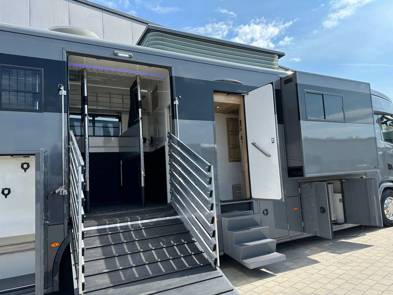Horsebox NON-HGV HTIs SCANIA S450 HTI PROFESSIONAL DOUBLE POP OUT & POP  2026 New