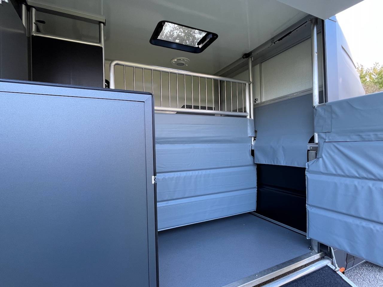 Horsebox HGV Autre marque MAXUS DELIVER 9 LUXURY MSG STALLION LIGHT 2025 Used