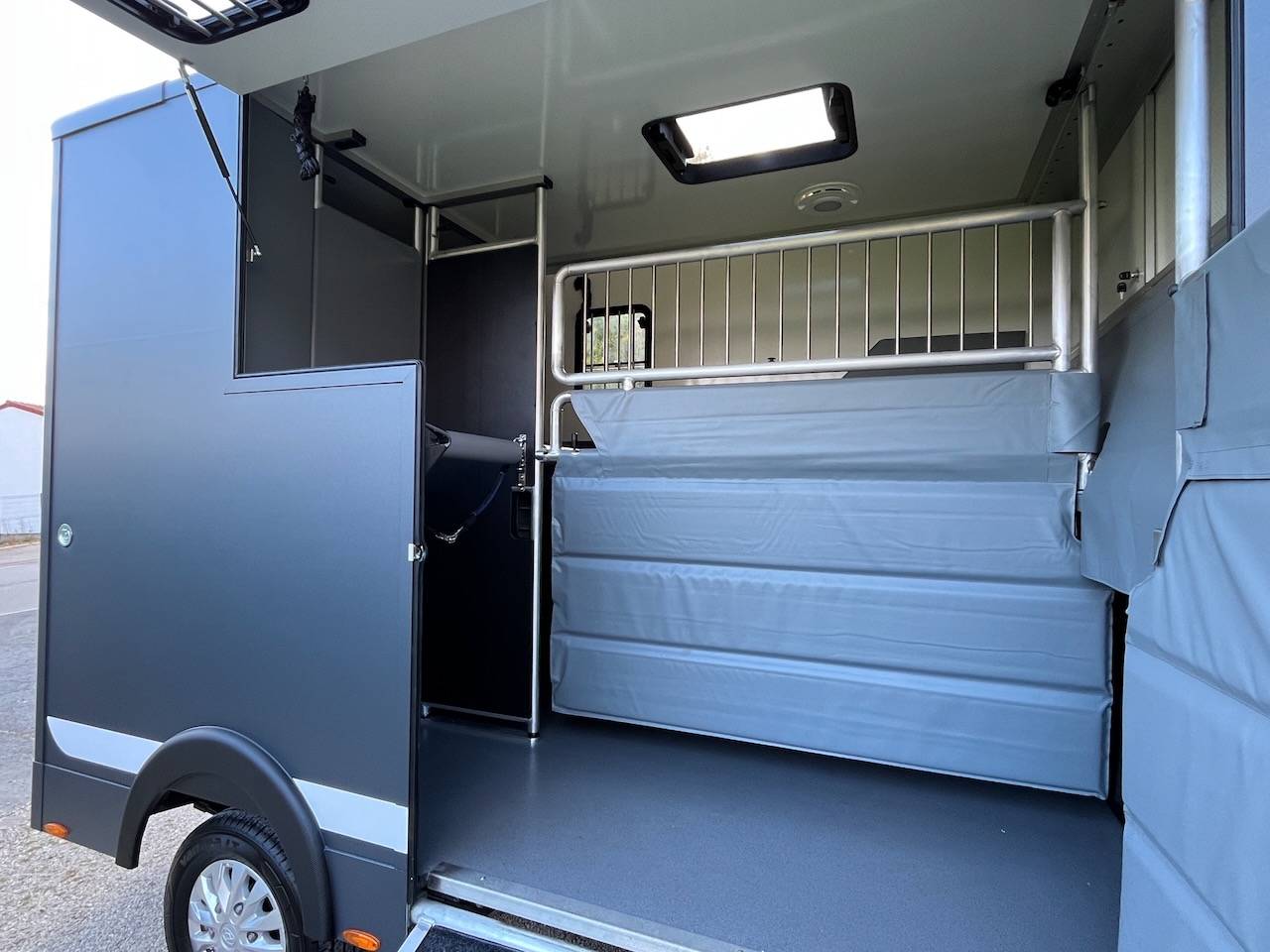 Horsebox HGV Autre marque MAXUS DELIVER 9 LUXURY MSG STALLION LIGHT 2025 Used
