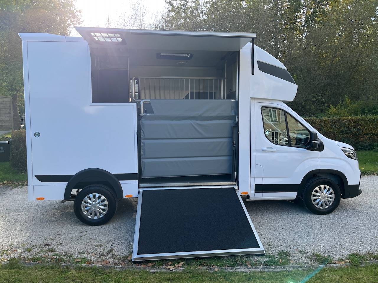Horsebox HGV Autre marque MAXUS DELIVER 9 LUXURY MSG STALLION LIGHT 2025 Used
