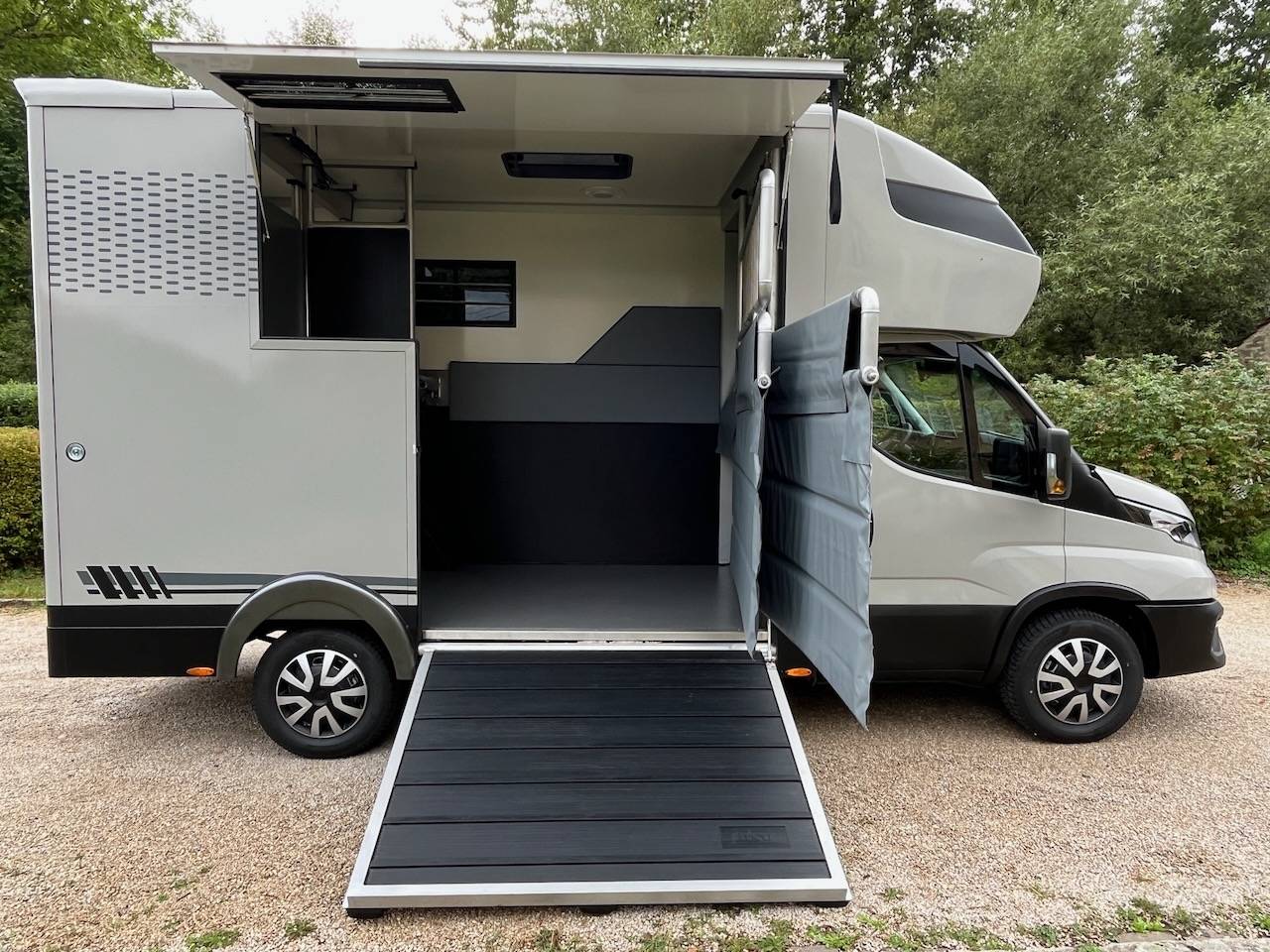 Horsebox HGV Iveco IVECO DAILY 35S210 HI-MATIC MSG STALLION LIGHT 2026 New