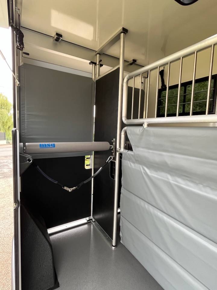 Horsebox HGV Iveco IVECO DAILY 35S210 HI-MATIC MSG STALLION LIGHT 2026 New