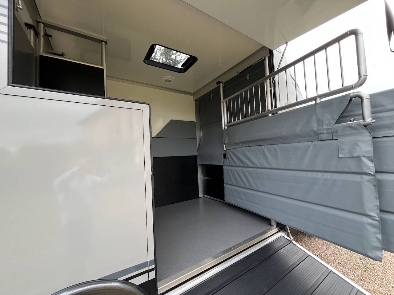 Horsebox HGV Iveco IVECO DAILY 35S210 HI-MATIC MSG STALLION LIGHT 2026 New