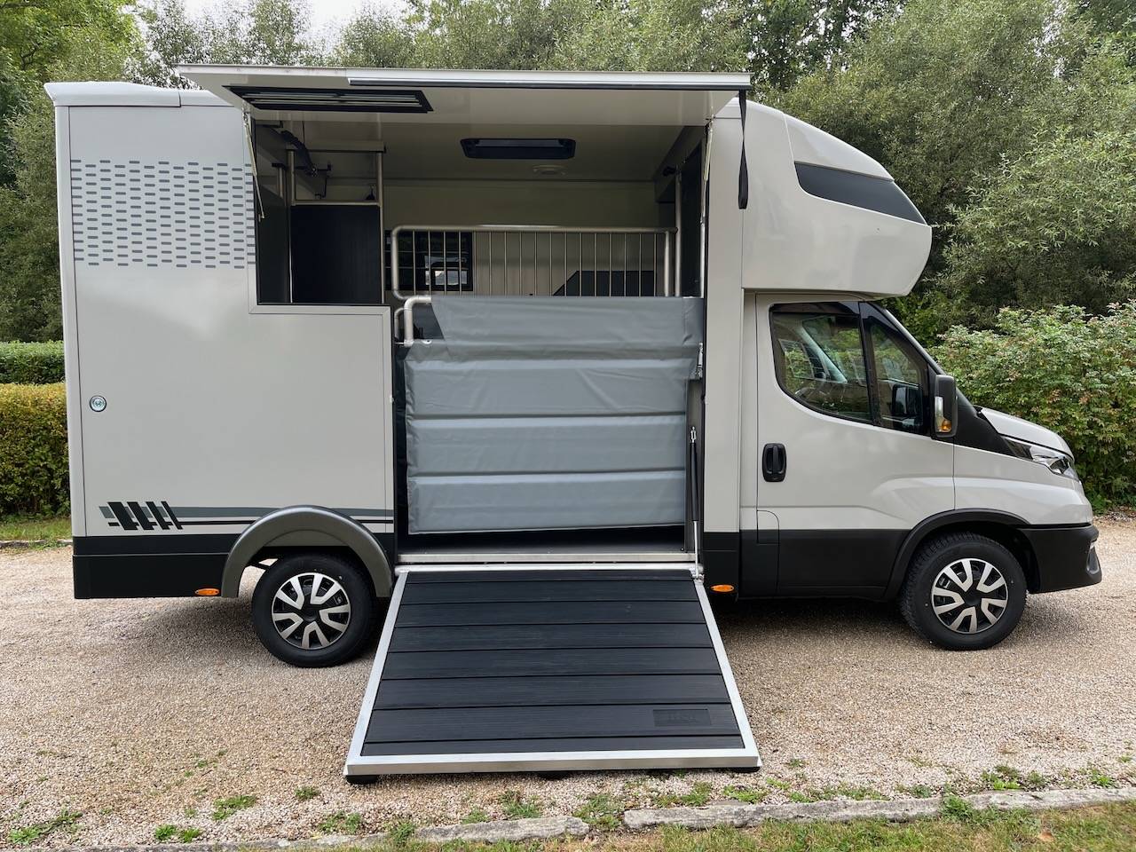 Horsebox HGV Iveco IVECO DAILY 35S210 HI-MATIC MSG STALLION LIGHT 2026 New