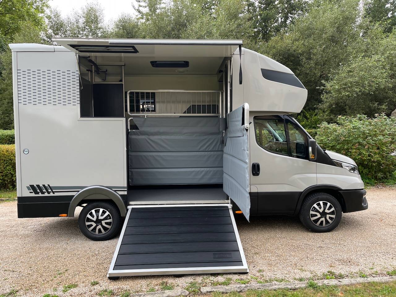 Horsebox HGV Iveco IVECO DAILY 35S210 HI-MATIC MSG STALLION LIGHT 2026 New