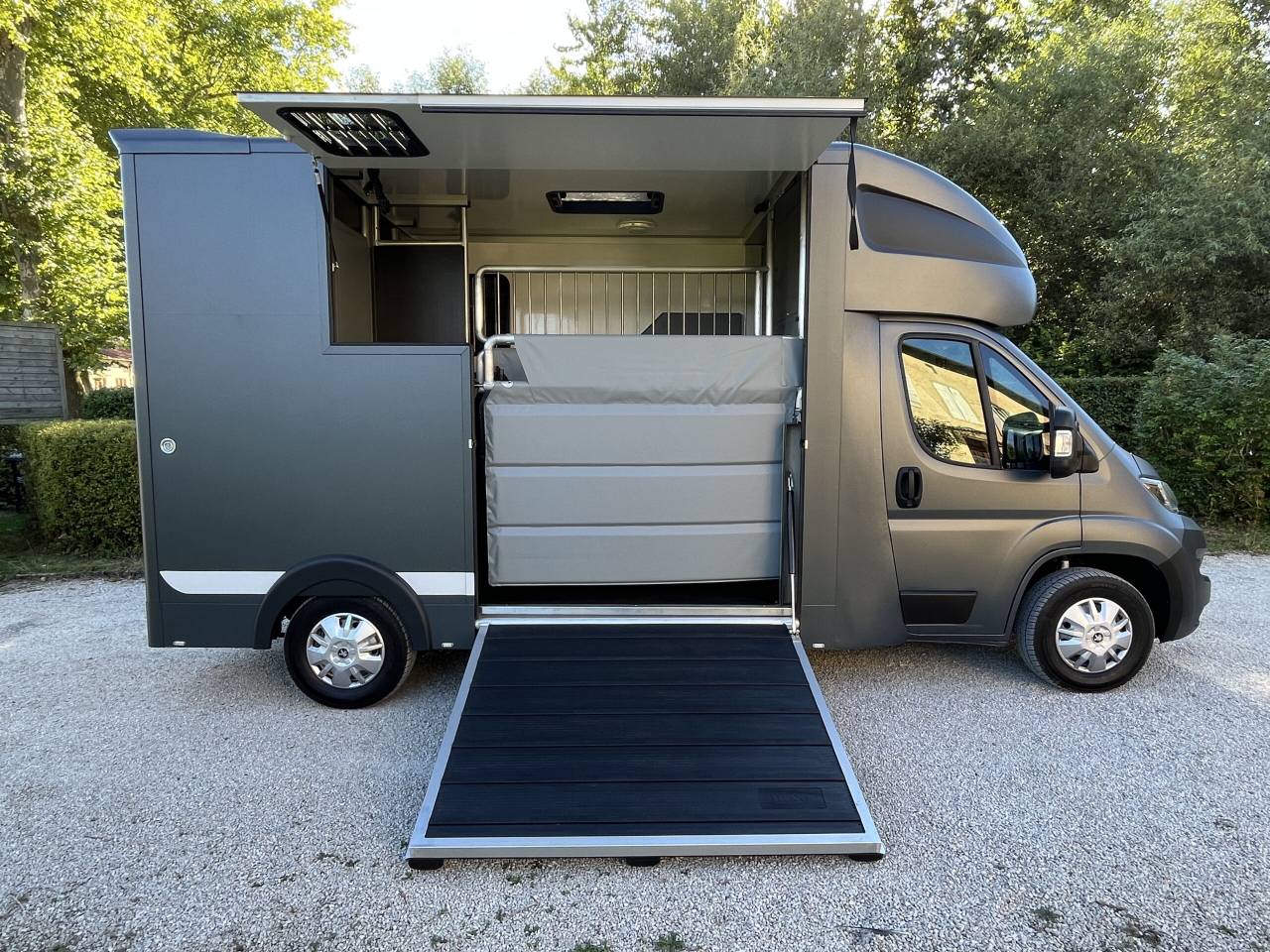 Horsebox HGV Peugeot PEUGEOT BOXER BLUEHDI 165 MSG STALLION LIGHT 2025 Used