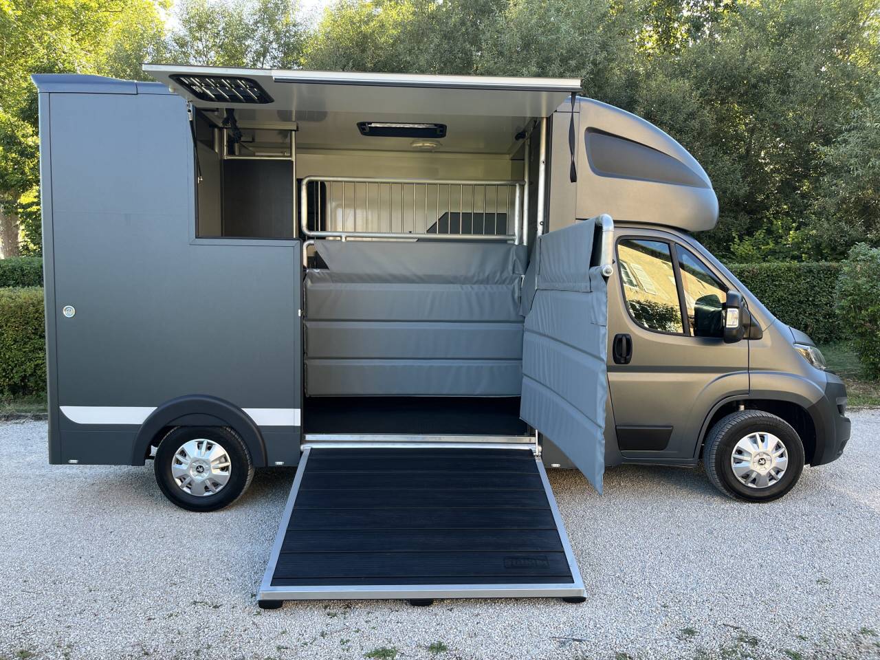 Horsebox HGV Peugeot PEUGEOT BOXER BLUEHDI 165 MSG STALLION LIGHT 2025 Used