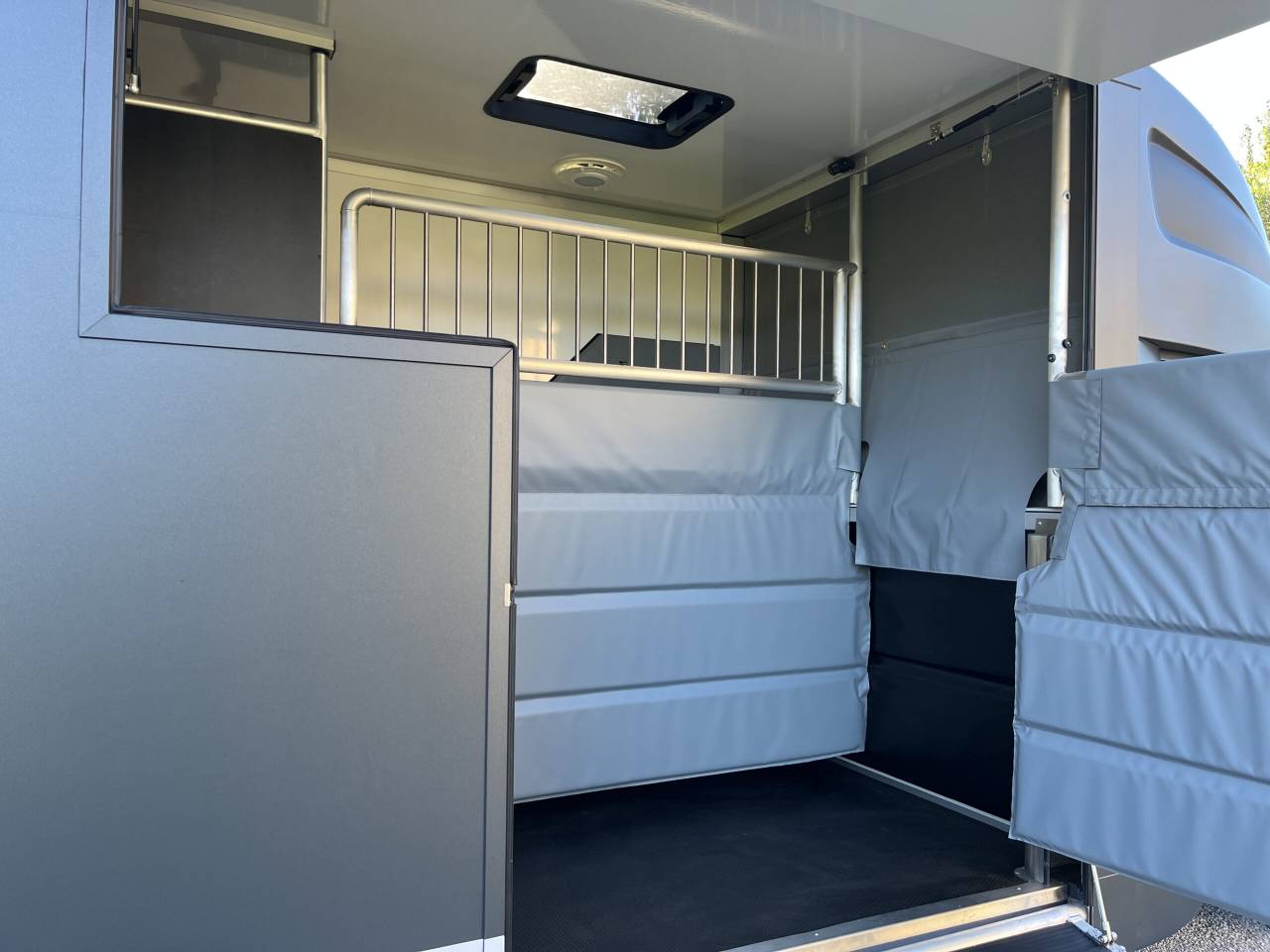 Horsebox HGV Peugeot PEUGEOT BOXER BLUEHDI 165 MSG STALLION LIGHT 2025 Used
