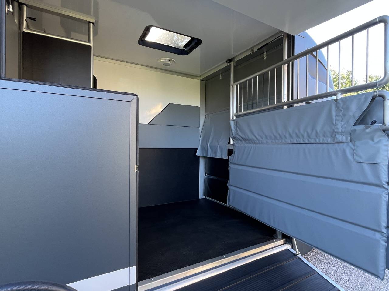 Horsebox HGV Peugeot PEUGEOT BOXER BLUEHDI 165 MSG STALLION LIGHT 2025 Used