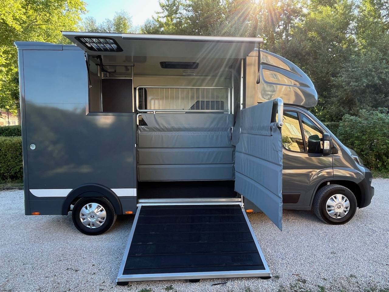 Horsebox HGV Peugeot PEUGEOT BOXER BLUEHDI 165 MSG STALLION LIGHT  Used