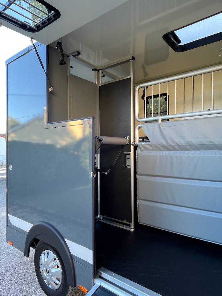 Horsebox HGV Peugeot PEUGEOT BOXER BLUEHDI 165 MSG STALLION LIGHT  Used