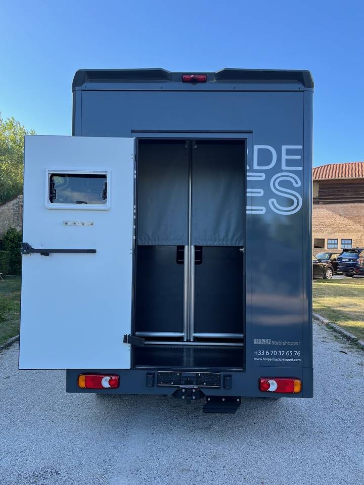 Horsebox HGV Peugeot PEUGEOT BOXER BLUEHDI 165 MSG STALLION LIGHT  Used