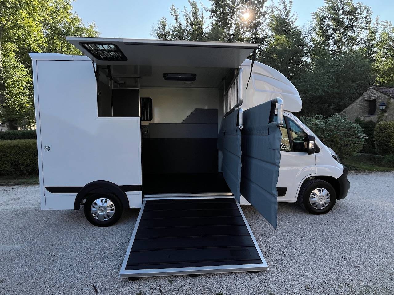 Horsebox HGV Peugeot PEUGEOT BOXER BLUEHDI 165 MSG STALLION LIGHT 2025 Used