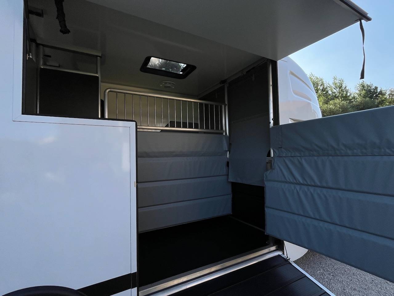 Horsebox HGV Peugeot PEUGEOT BOXER BLUEHDI 165 MSG STALLION LIGHT 2025 Used